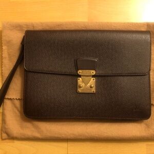 Louis Vuitton Vintage Taiga Leather Mens Clutch in Burgundy.